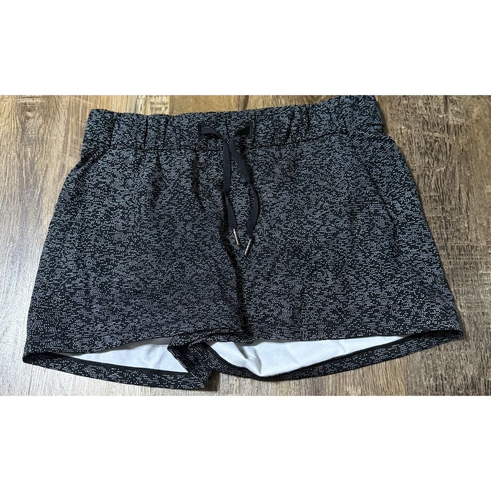 Lululemon On the Fly 3" Workout Shorts Womens Size 8 Soundwave White Black Dots